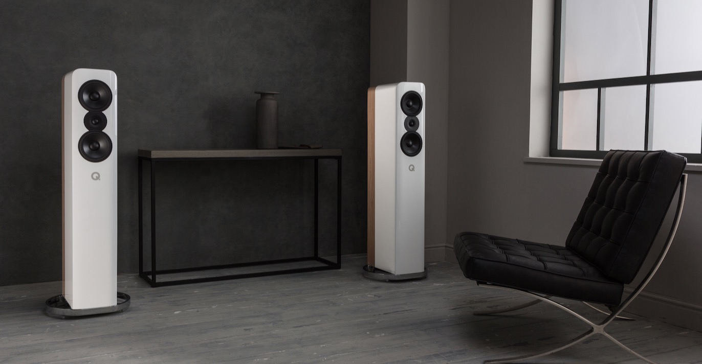 Q Acoustics 500 In White And Light Oak Lifestyle Photograph