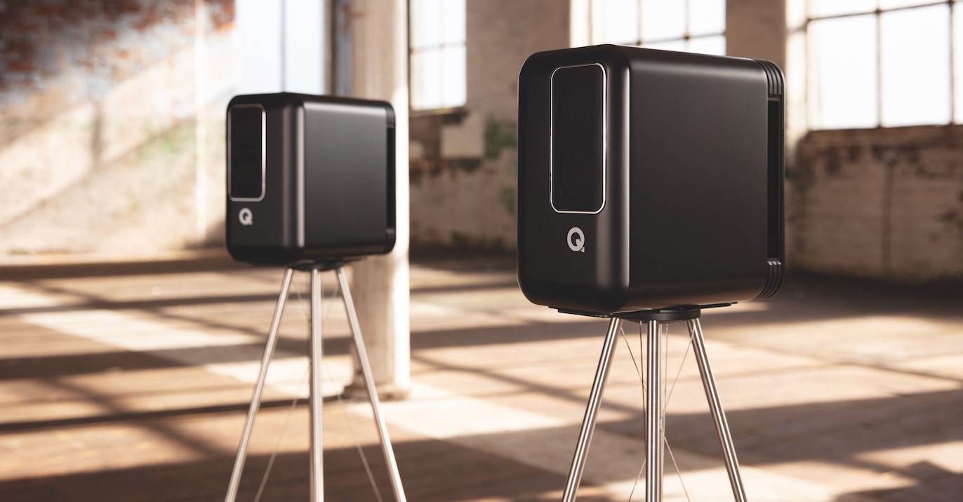 Q Active 200 Black Lifestyle Photographs