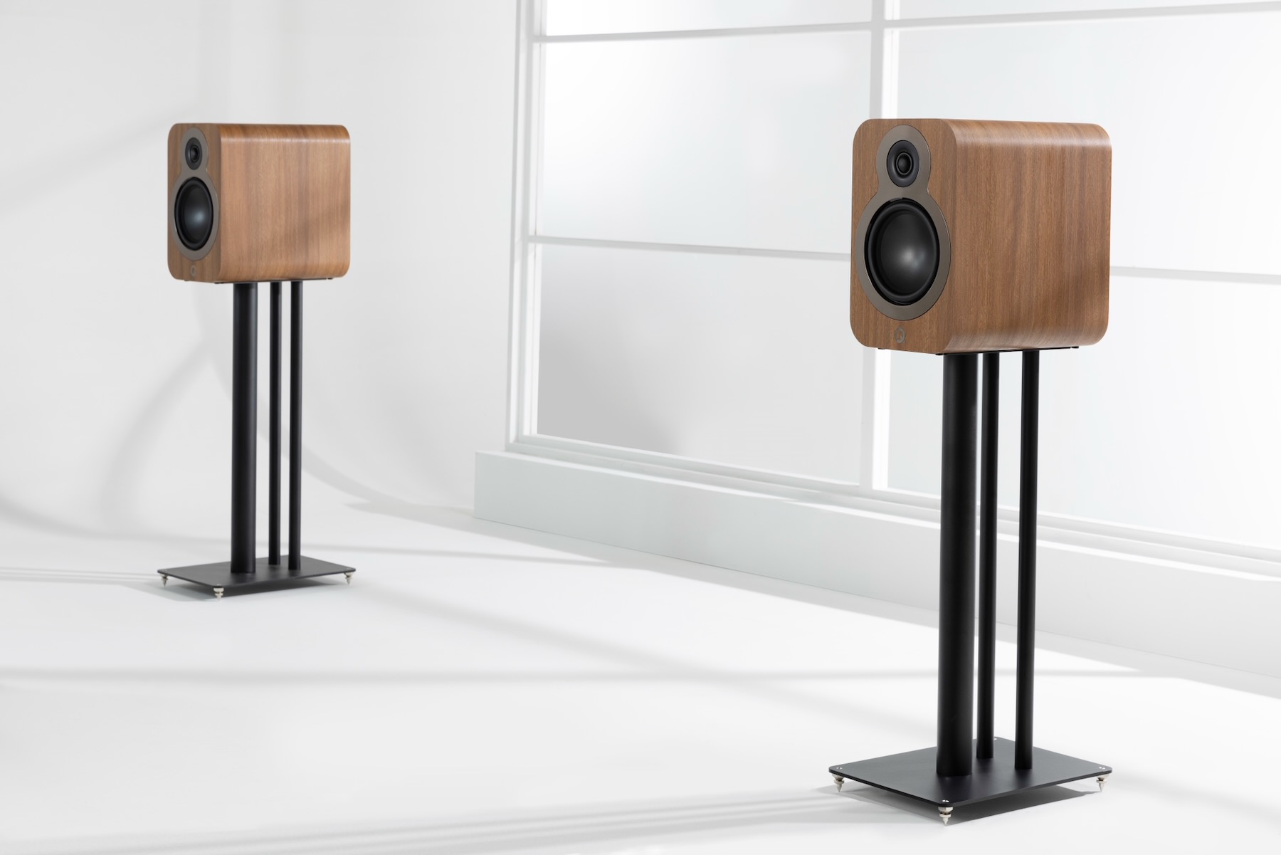 q-acoustics-3030c-pin-oak-pair-no-grille-lifestyle